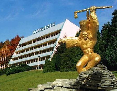 ホテル Osrodek Wypoczynkowy Ondraszek ウストロン エクステリア 写真